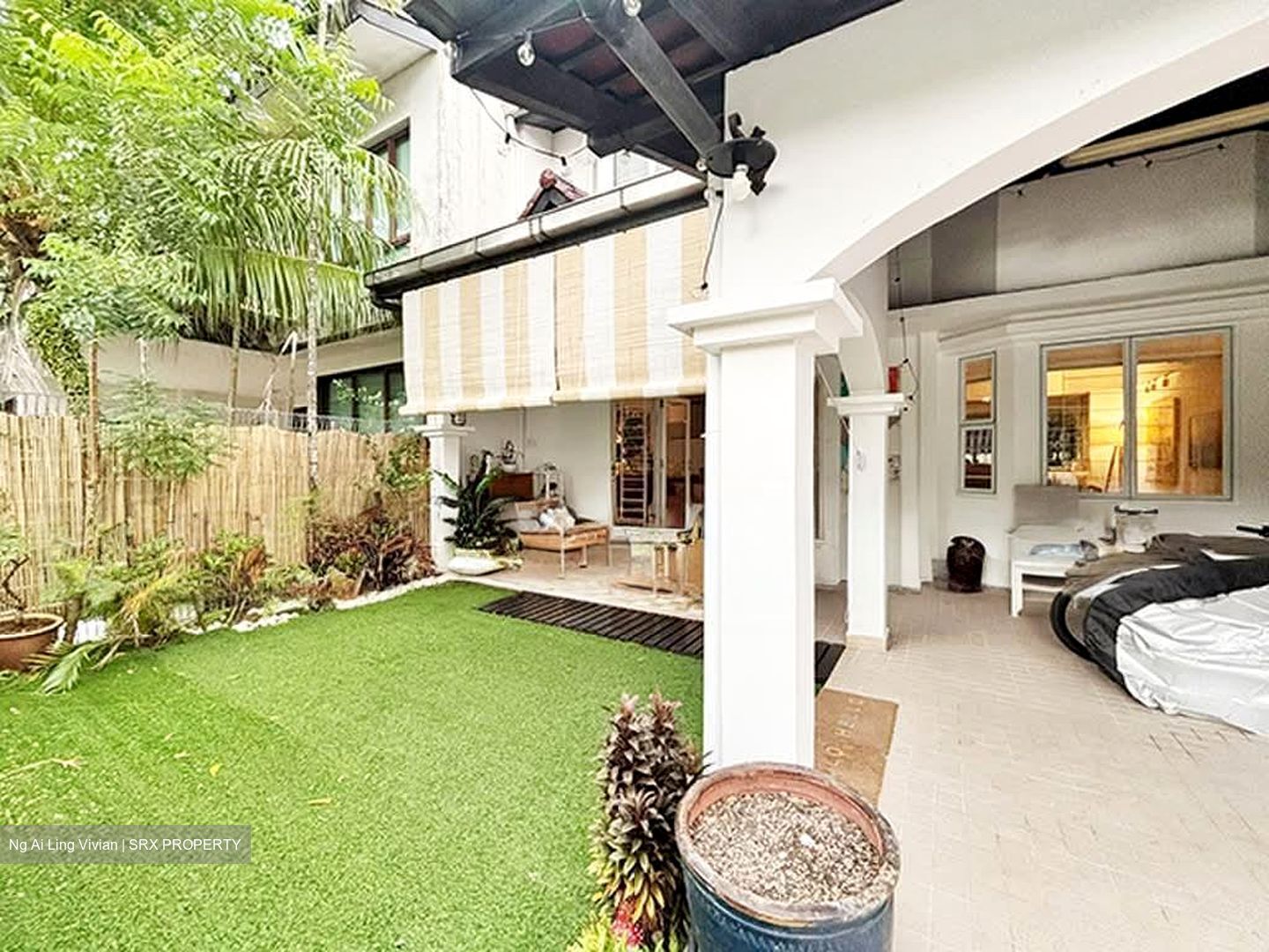 Hillcrest Park (D11), Terrace #568653691